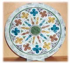 Piatto con rosone gotico tecnica marmorizzata - Dimensioni: cm. 31  h.cm. 3