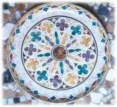 Piatto con rosone gotico tecnica marmorizzata - Dimensioni: cm. 36    h.cm. 3,5