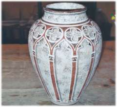 Vaso in stile gotico fiorito e tecnica marmorizzata lavorazione al tornio - Dimensioni: 18 h. 27