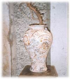 Vaso lavorato al tornio rappresentazione  fossili e rappresentazioni di Venezia tecnica marmorizzata e materiali diversi - Dimensioni: 19 h. 31