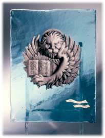 Leone marciano in ceramica su vetro di Murano - Dimensioni: cm.15 h. cm.20